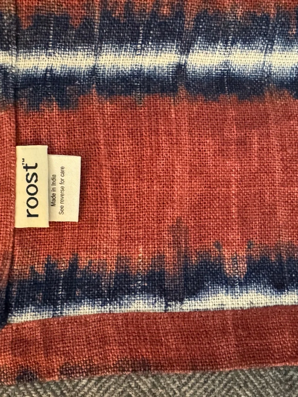 NWOT, ROOST, BEAUTIFUL, 100% LINEN SHIBORI NAPKINS IN RUST LINES S/4
